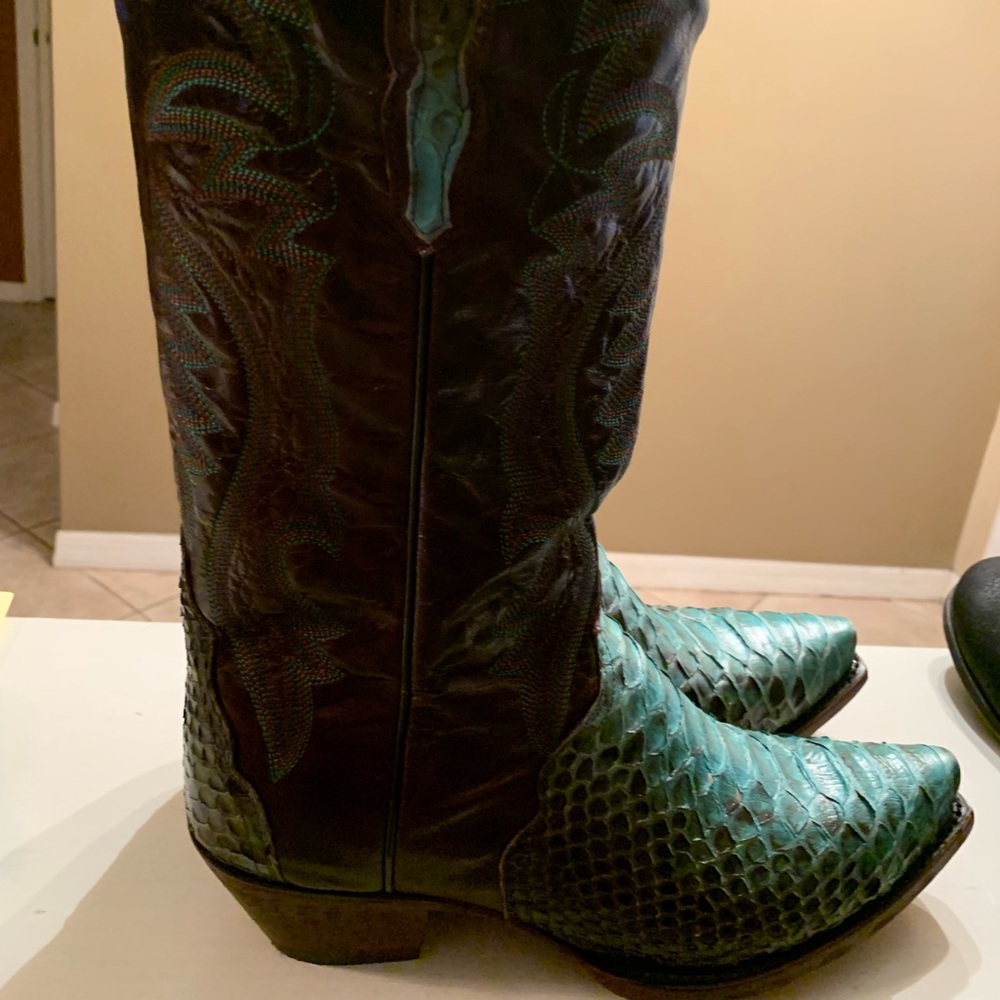 Dan Post snake skin boots 100% python